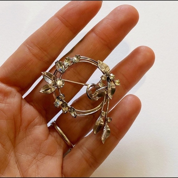 Vintage Jewelry - Vintage Krementz brooch